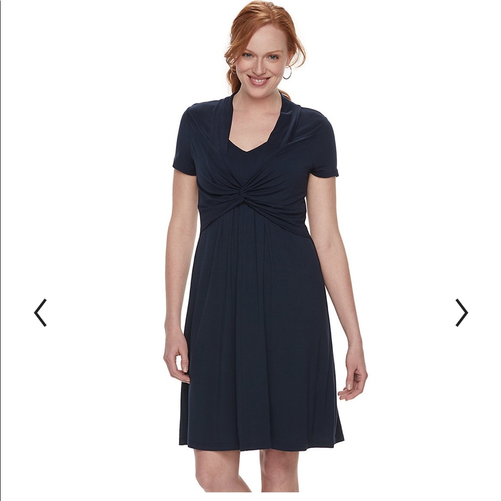 Womens a:glow navy maternity/nursing dress. Size medium. Nursing access. EUC.